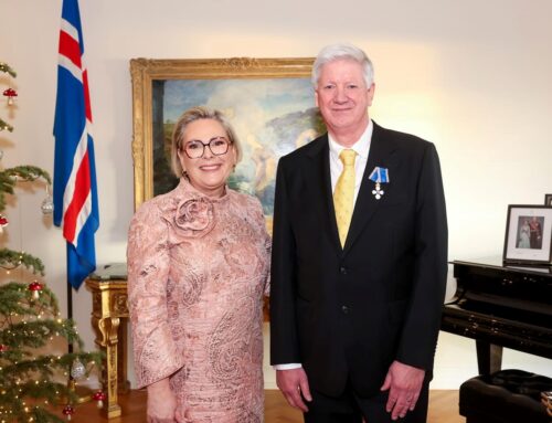 Yngvi Pétursson sæmdur heiðursmerki hinnar íslensku fálkaorðu